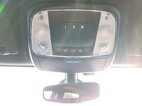 Used 2019 Jeep Grand Cherokee Limited image 21