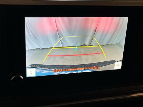 Used 2025 Toyota 4Runner SR5 AWD/4WD image 17