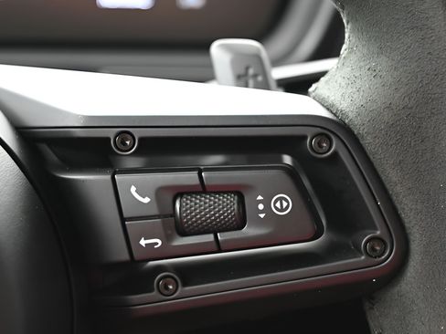 Certified 2025 Porsche Cayenne GTS AWD/4WD image 22