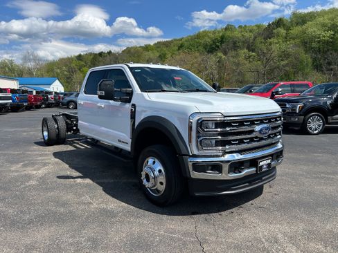 New 2026 Ford F550 4x4 Crew Cab image 17