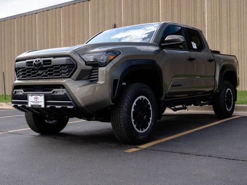 New 2026 Toyota Tacoma TRD Off-Road AWD/4WD image 4