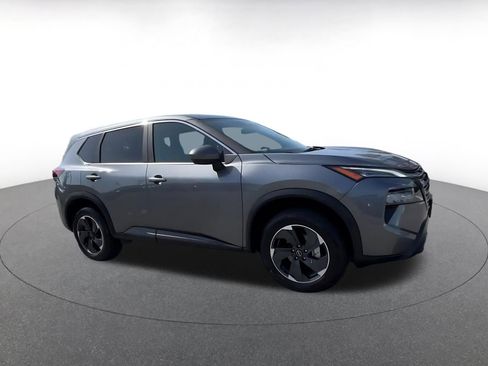 Used 2025 Nissan Rogue SV AWD/4WD image 2