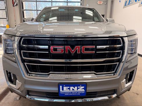 Used 2023 GMC Yukon XL SLT w/ SLT Premium Package image 2