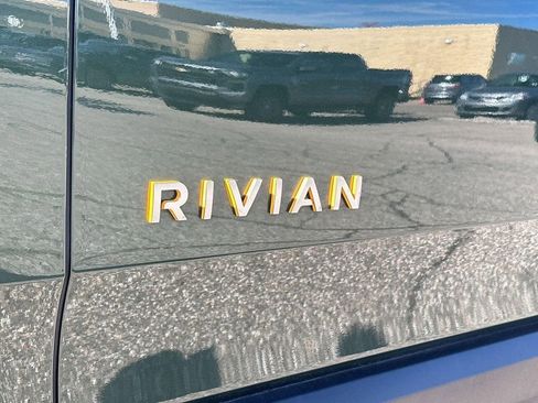 Used 2023 Rivian R1S Launch Edition image 8