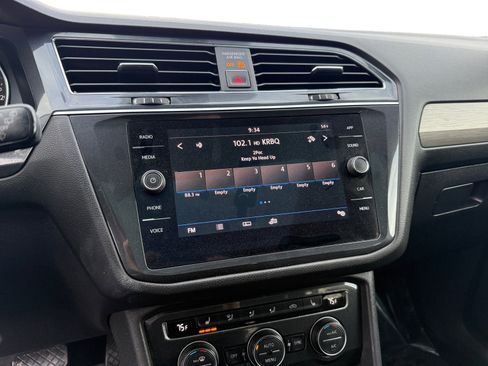 Used 2018 Volkswagen Tiguan SE w/ Panoramic Sunroof Package image 12