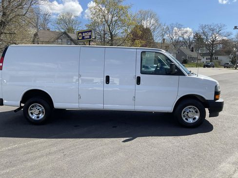 Used 2021 Chevrolet Express 2500 Extended RWD image 6