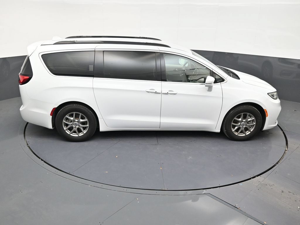 Used 2021 Chrysler Pacifica Touring FWD image 16