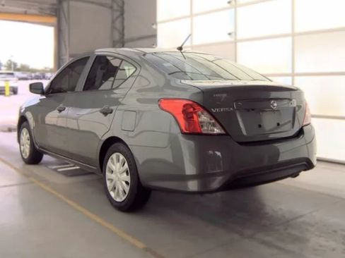 Used 2019 Nissan Versa S FWD image 3