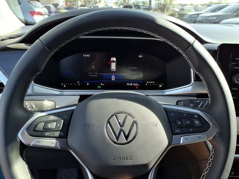 New 2026 Volkswagen Taos SE image 17