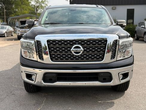 Used 2018 Nissan Titan SV w/ SV Convenience Package RWD image 4
