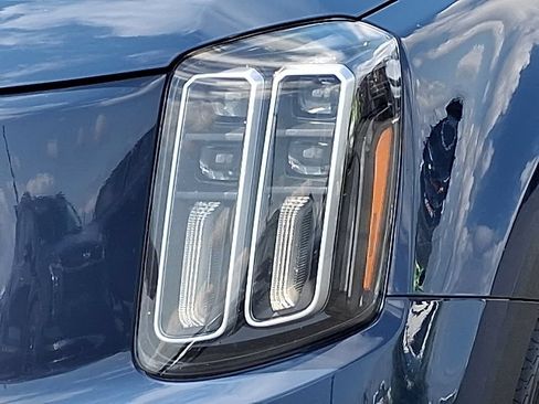 Certified 2024 Kia Telluride S w/ S Sunroof Package AWD/4WD image 9