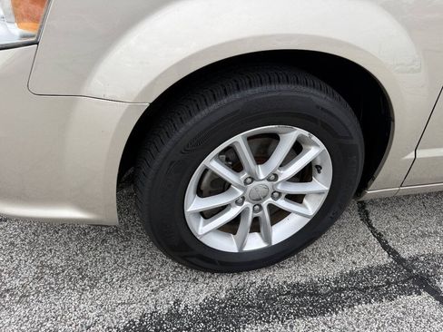 Used 2014 Dodge Grand Caravan SXT FWD image 10
