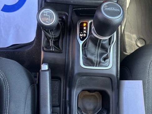 Used 2021 Jeep Gladiator Overland w/ Cold Weather Group AWD/4WD image 19
