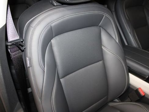 Used 2025 Lincoln Nautilus Premier AWD/4WD image 34