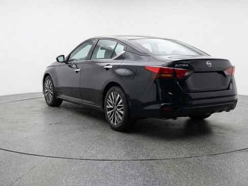 Used 2025 Nissan Altima 2.5 SV image 9