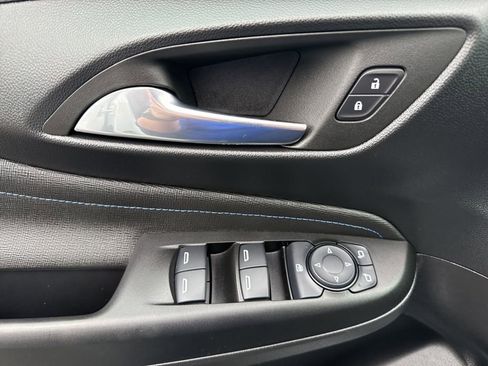 Certified 2025 Buick Envista Sport Touring FWD image 18