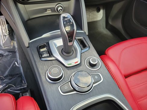 Used 2023 Alfa Romeo Stelvio Sprint RWD image 31