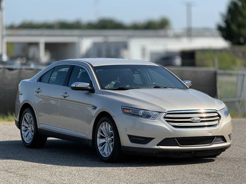 Used 2018 Ford Taurus Limited w/ Driver Assist Package AWD/4WD image 1