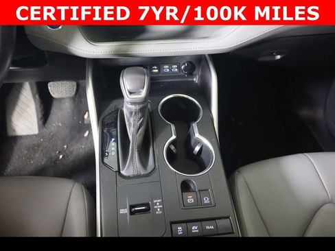 Used 2022 Toyota Highlander XLE AWD/4WD image 26