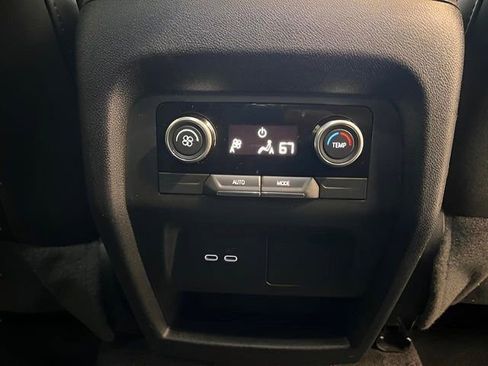 Used 2025 Buick Enclave Sport Touring image 10