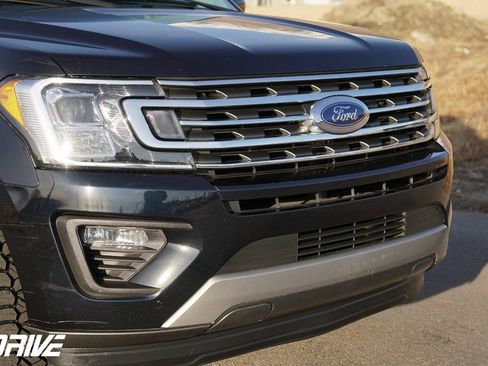 Used 2021 Ford Expedition XLT image 3