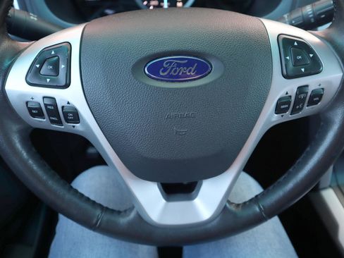 Used 2015 Ford Explorer XLT w/ Equipment Group 202B FWD image 30