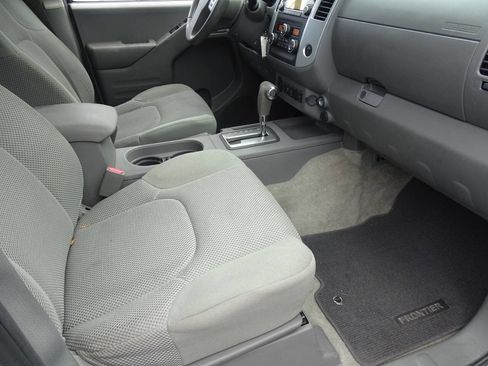 Used 2015 Nissan Frontier SV w/ SV Value Truck Package image 21