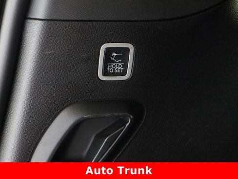 Used 2022 Jeep Wagoneer Series III w/ Premium Group I image 38