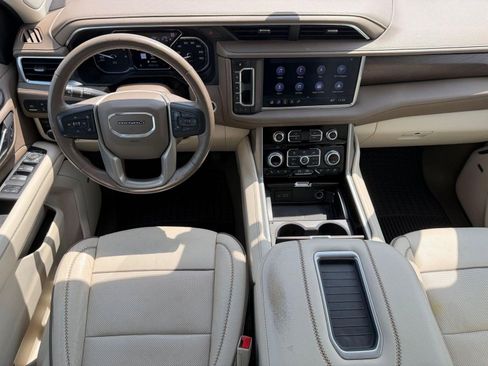 Used 2021 GMC Yukon XL Denali w/ Denali Premium Package AWD/4WD image 25