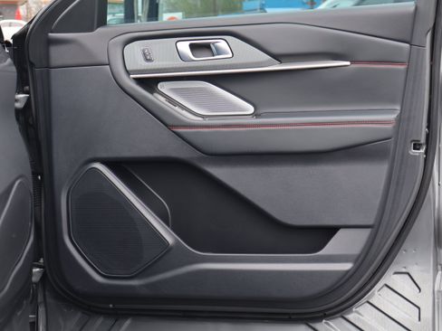 Used 2025 Ford Explorer ST image 41