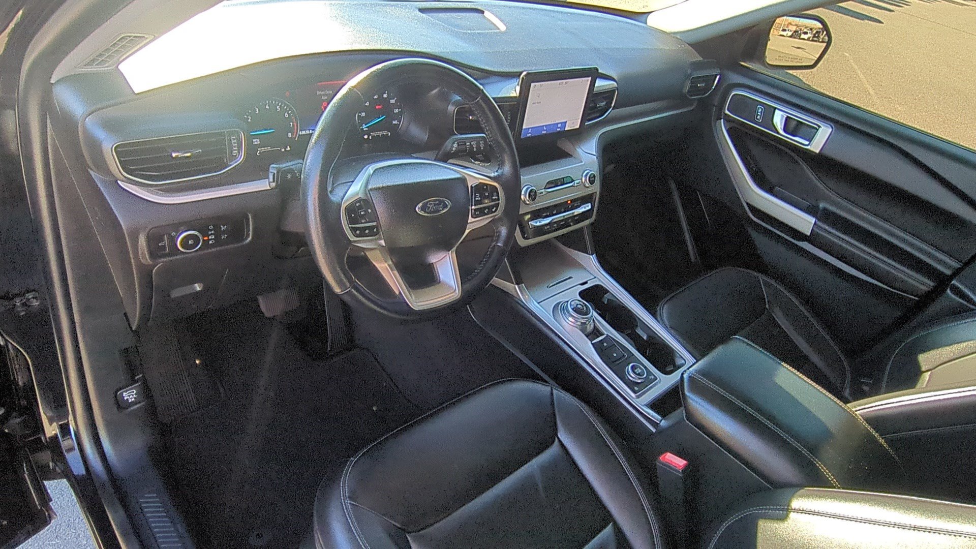 Used 2023 Ford Explorer XLT w/ Equipment Group 202A AWD/4WD image 25
