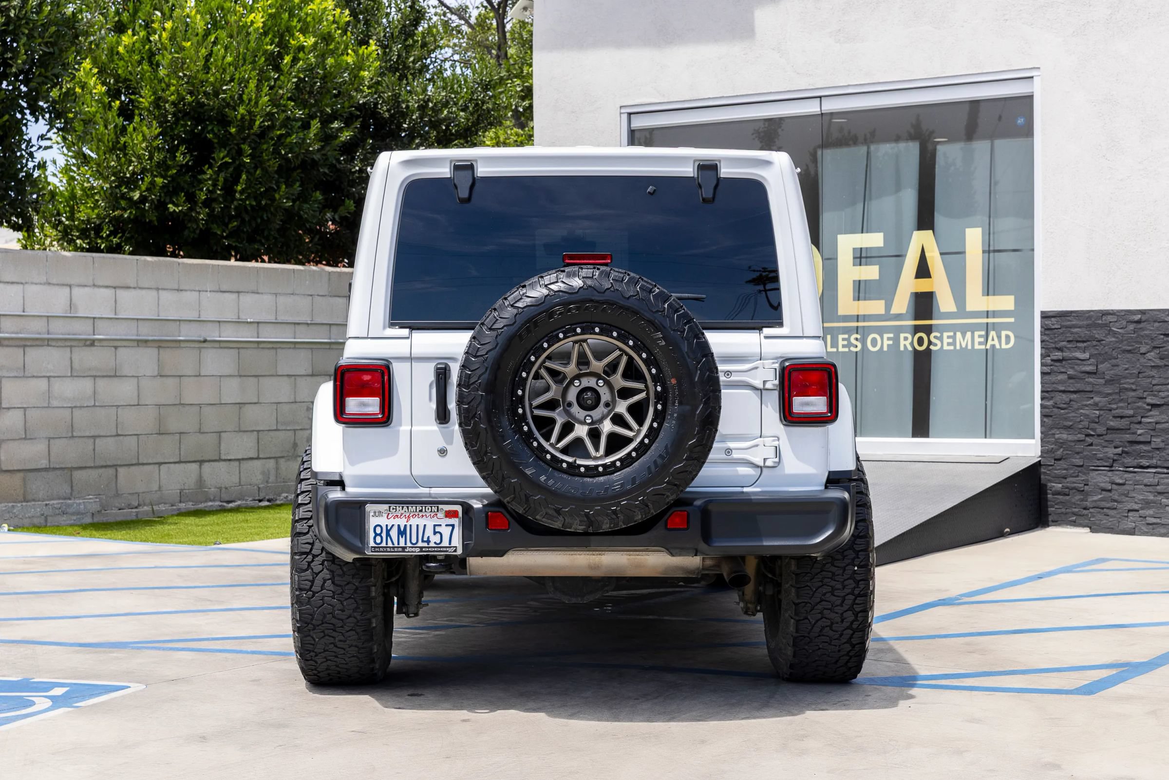 Used 2019 Jeep Wrangler Unlimited Sahara AWD/4WD image 17