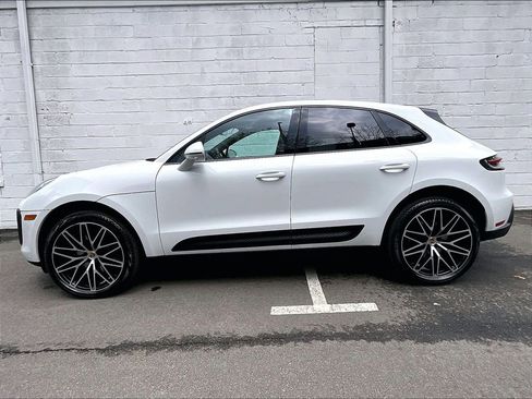 Certified 2025 Porsche Macan AWD/4WD image 2