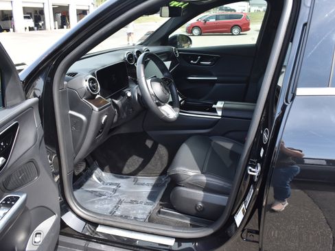 Used 2023 Mercedes-Benz GLC 300 4MATIC image 12