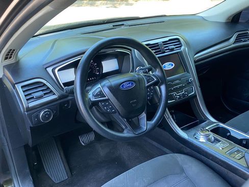 Used 2020 Ford Fusion SE FWD image 11