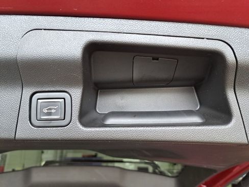 Used 2022 GMC Acadia SLT w/ Elevation Edition image 16