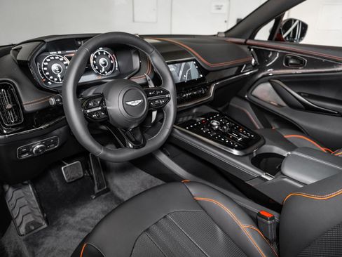 Used 2025 Aston Martin DBX 707 image 3