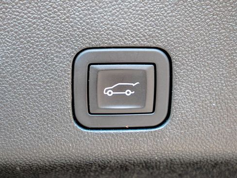 Certified 2025 Chevrolet Suburban LT AWD/4WD image 36