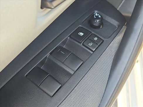 Used 2022 Toyota Corolla LE FWD image 11