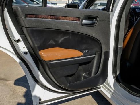 Used 2019 Chrysler 300 Limited image 53