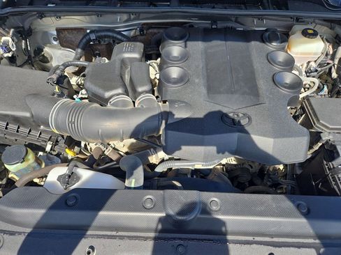Used 2020 Toyota 4Runner SR5 AWD/4WD image 22