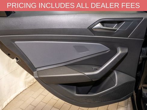 Used 2025 Volkswagen Jetta SE FWD image 9