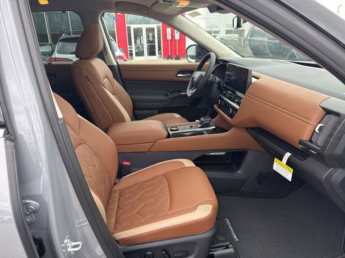 New 2026 Nissan Pathfinder Platinum AWD/4WD image 31