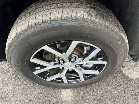 Used 2024 Jeep Grand Cherokee L Limited w/ Luxury Tech Group II image 12