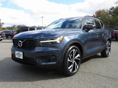 Used 2022 Volvo XC40 T5 R-Design w/ Advanced Package