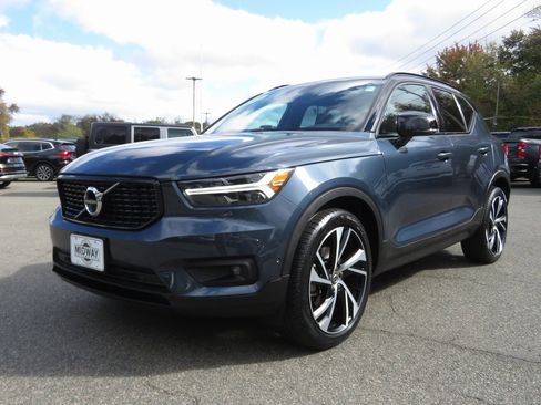 Used 2022 Volvo XC40 T5 R-Design w/ Advanced Package image 1