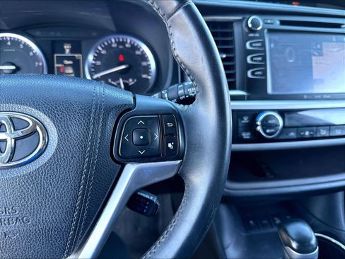 Used 2016 Toyota Highlander XLE AWD/4WD image 14