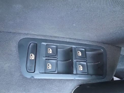 Used 2016 Volkswagen Golf S FWD image 10