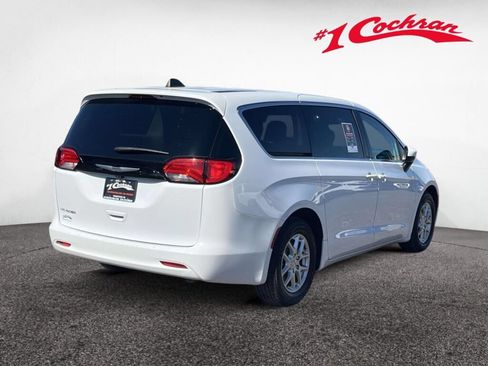 Used 2023 Chrysler Voyager LX FWD image 7