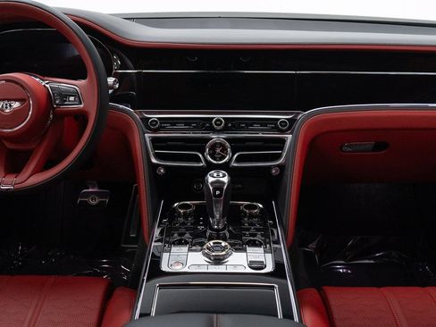 Used 2025 Bentley Flying Spur Plug-In Hybrid AWD/4WD image 30